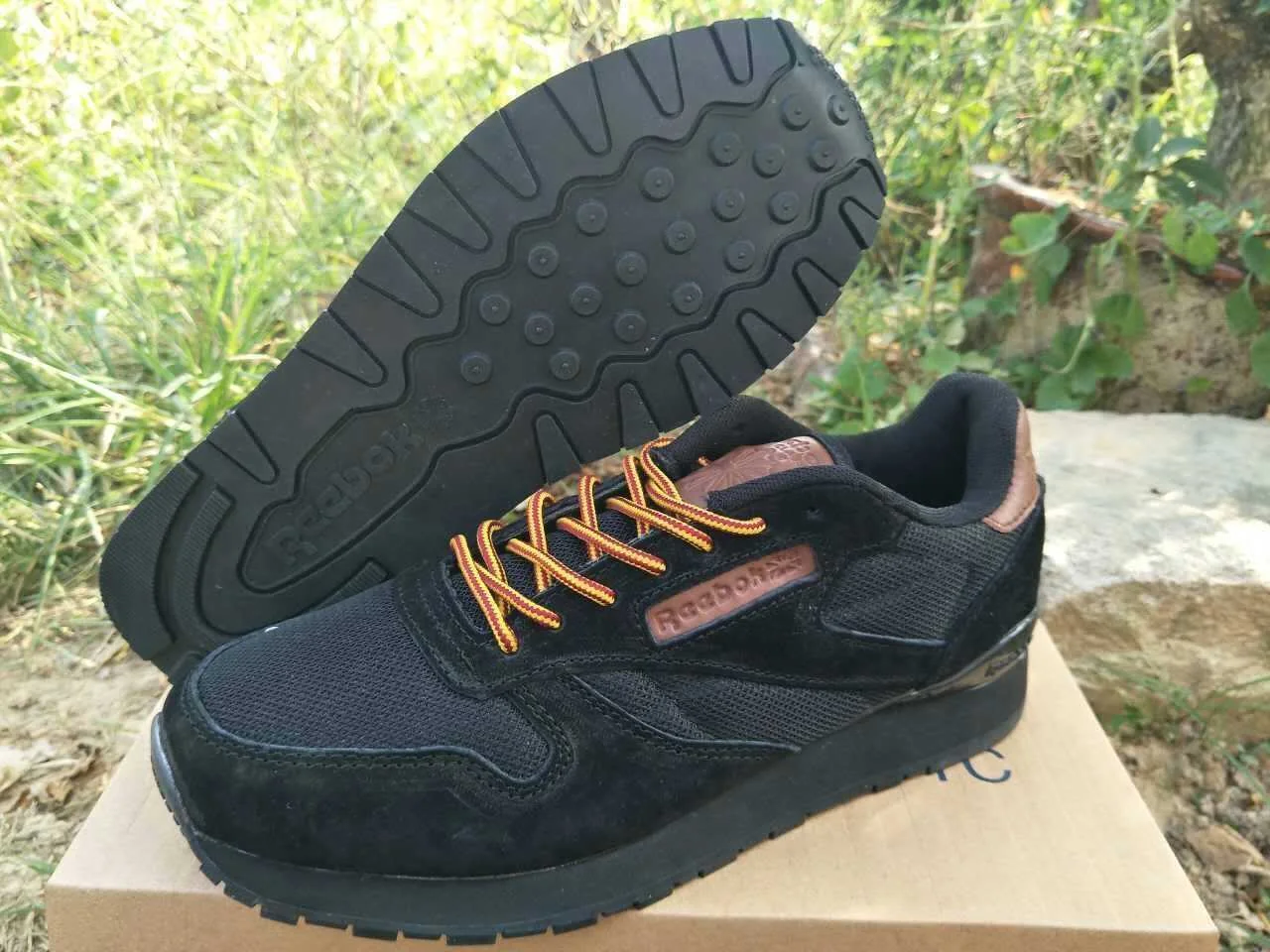 Reebok Classic Leather — Black — supplied view