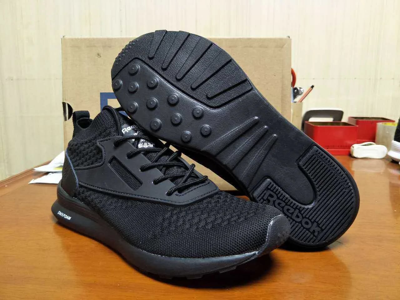 Reebok Zoku Runner ULTK — Black — supplied view