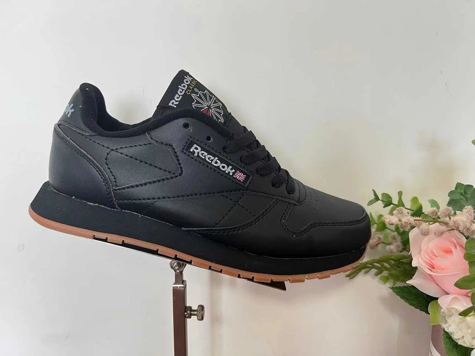 Reebok Classic Leather — Black — supplied view